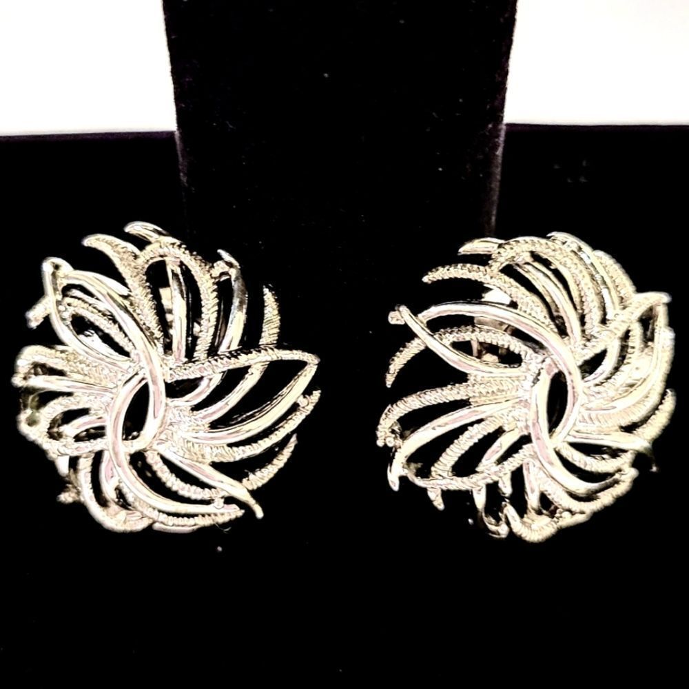 Vintage Signature Stampedcoroclip-Onearrings 35$